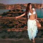 Persona con atuendo hippie en la fiesta “Amor Libre” de Open-Minded.es en Valencia