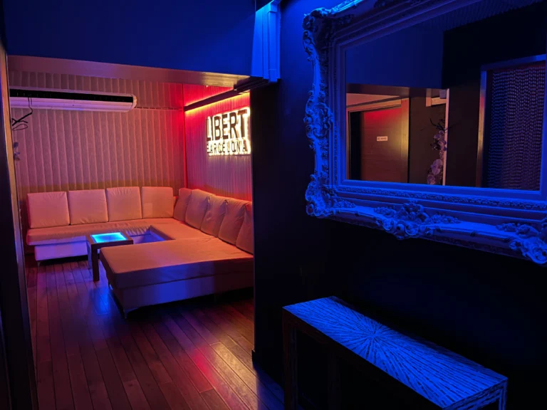swinger club libert barcelona sofas espejo 768x576
